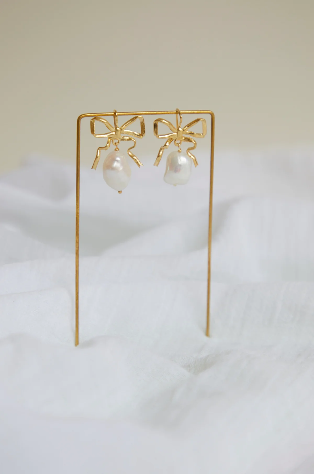 Antonia Earrings Gold - Image 3