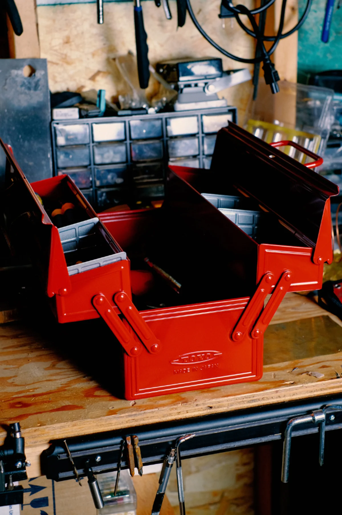 Cantilever Toolbox ST-350 Red - Image 5