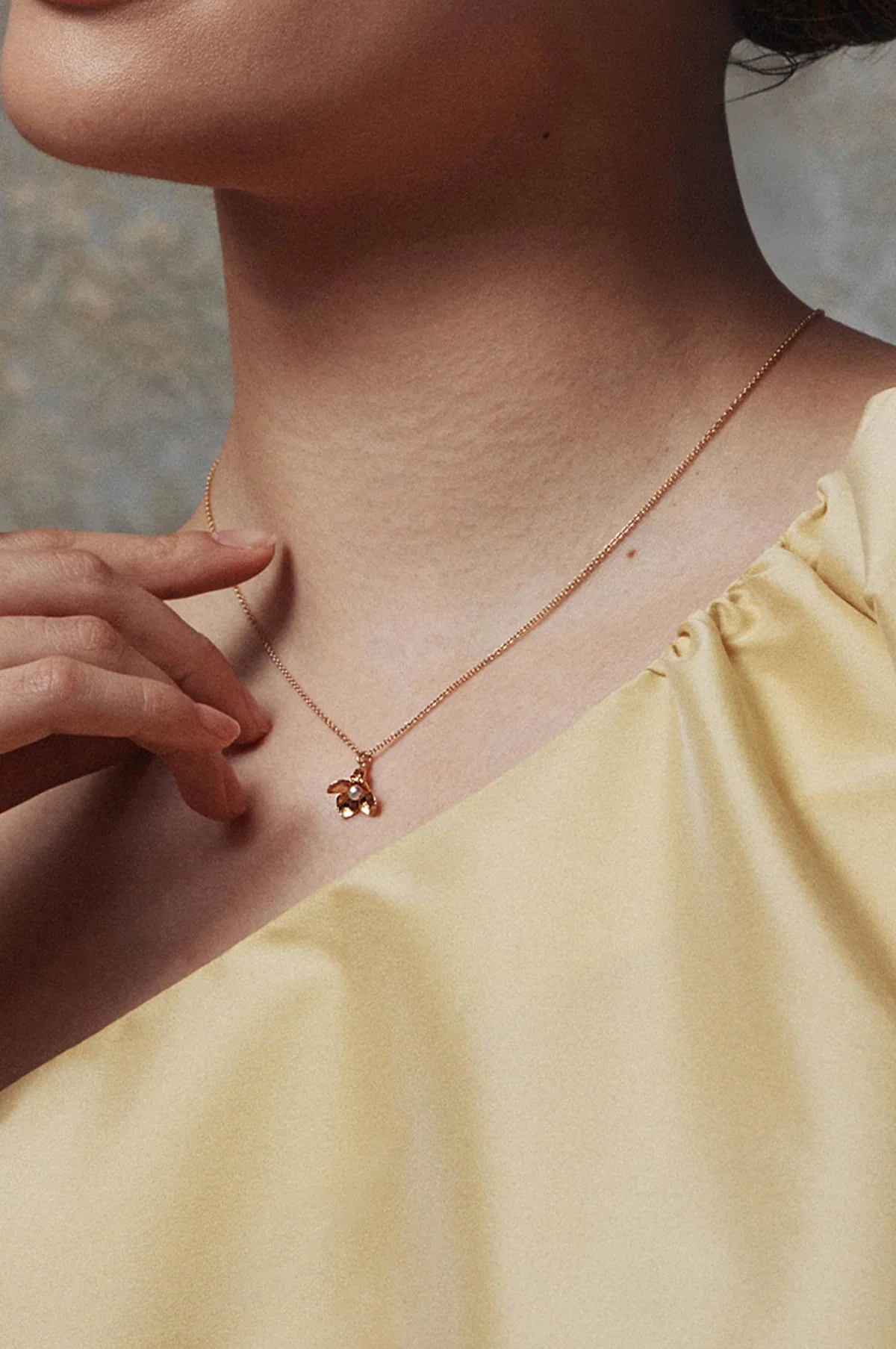 Cuckoo Flower Necklace with Pearl Gold - Image 3