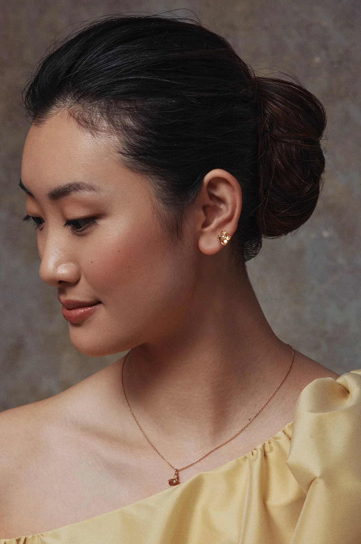 Cuckoo Flower Stud Earrings with White Pearl Gold - Image 3