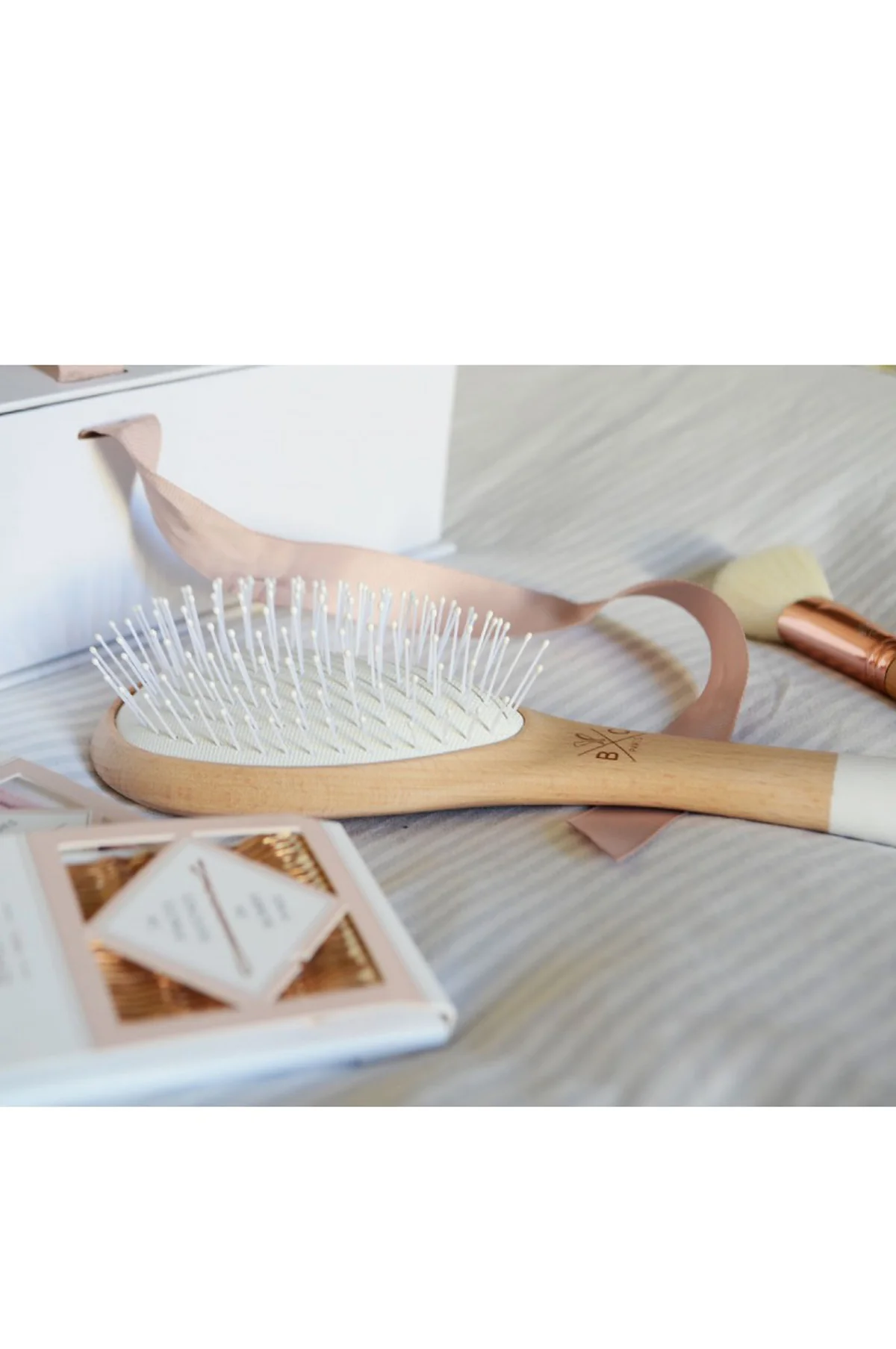 Detangling and Volume Hairbrush - Image 4