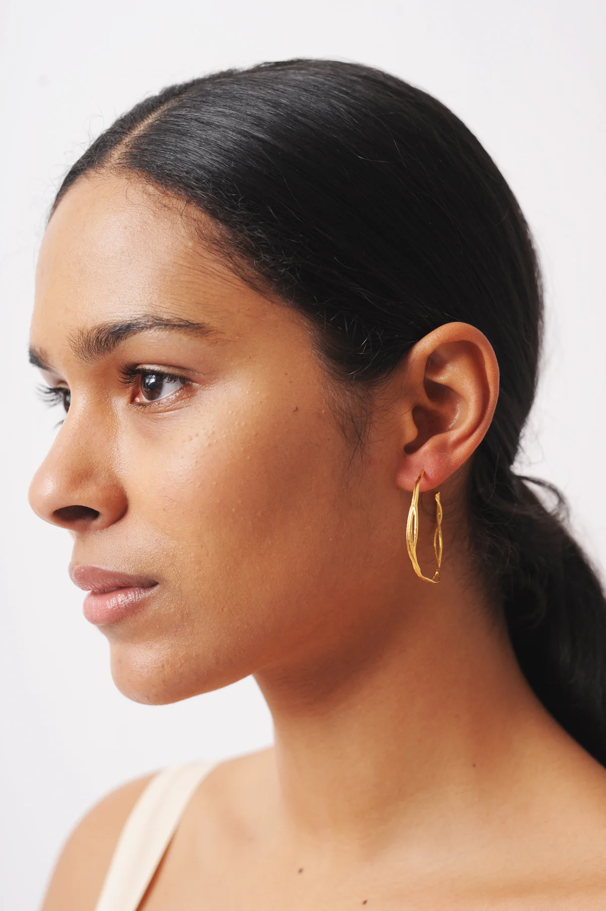 Fine Twist Hoop Earrings Gold - Image 2