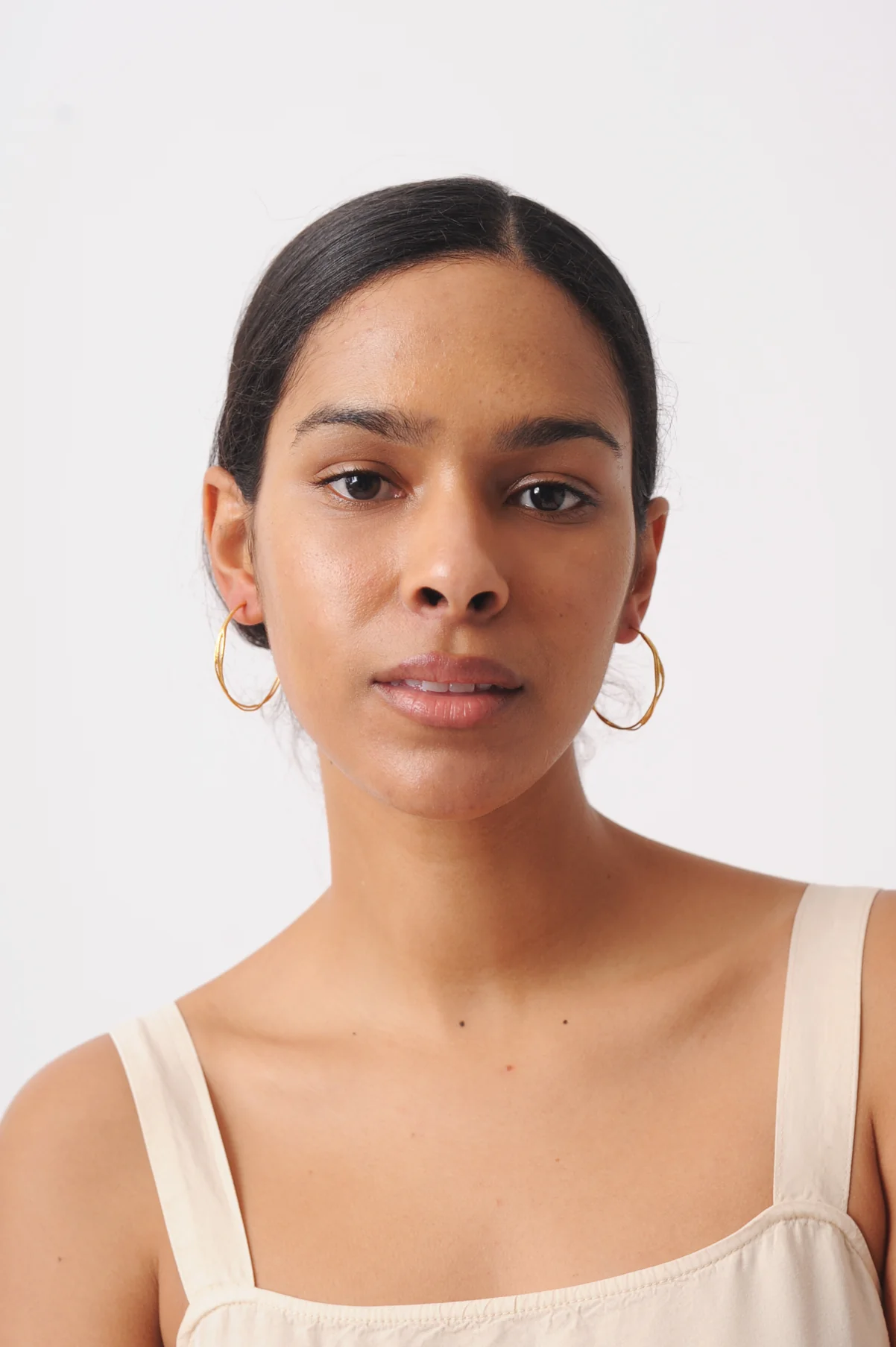 Fine Twist Hoop Earrings Gold - Image 3
