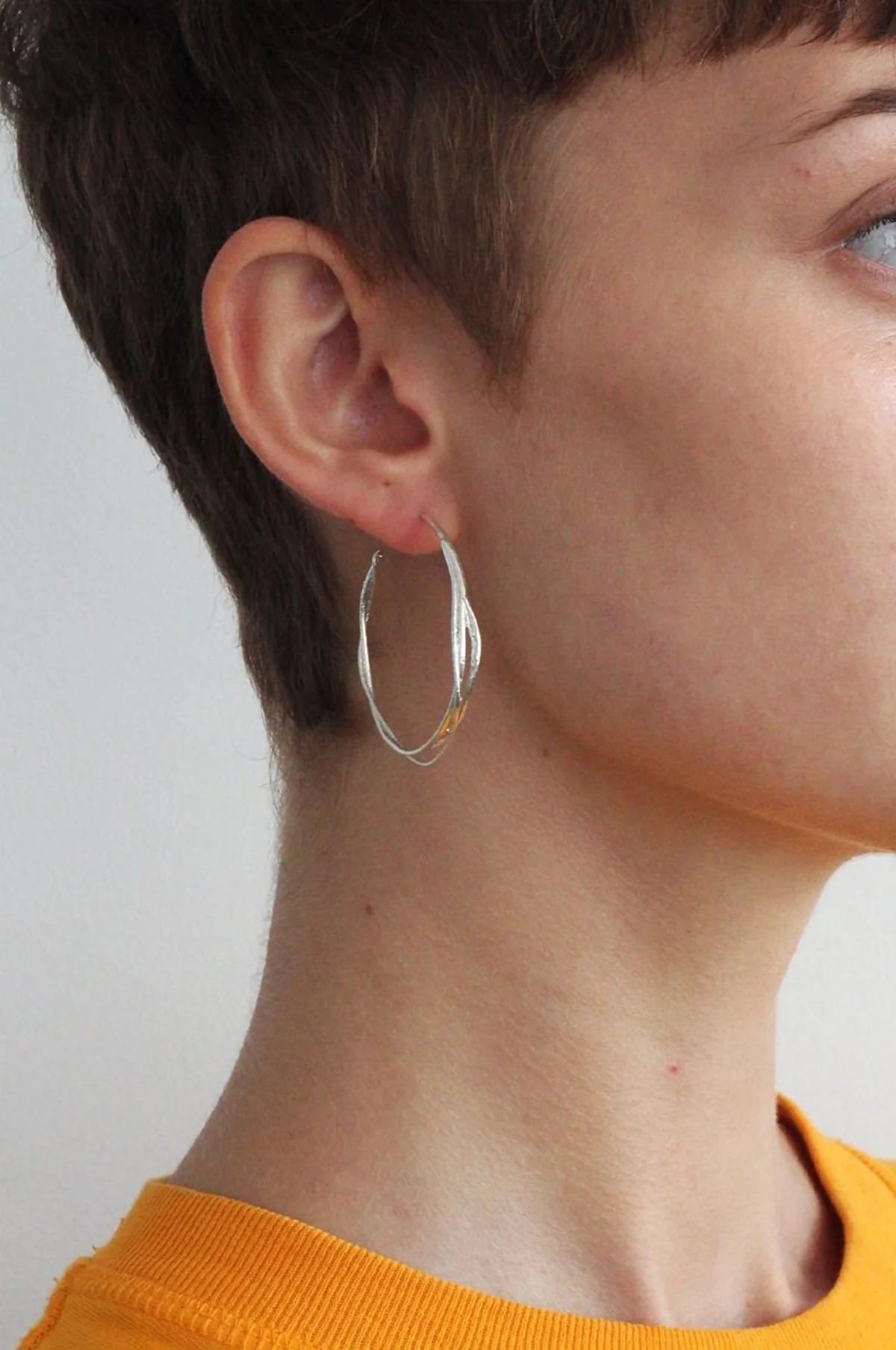 Fine Twist Hoop Earrings Silver - Image 2