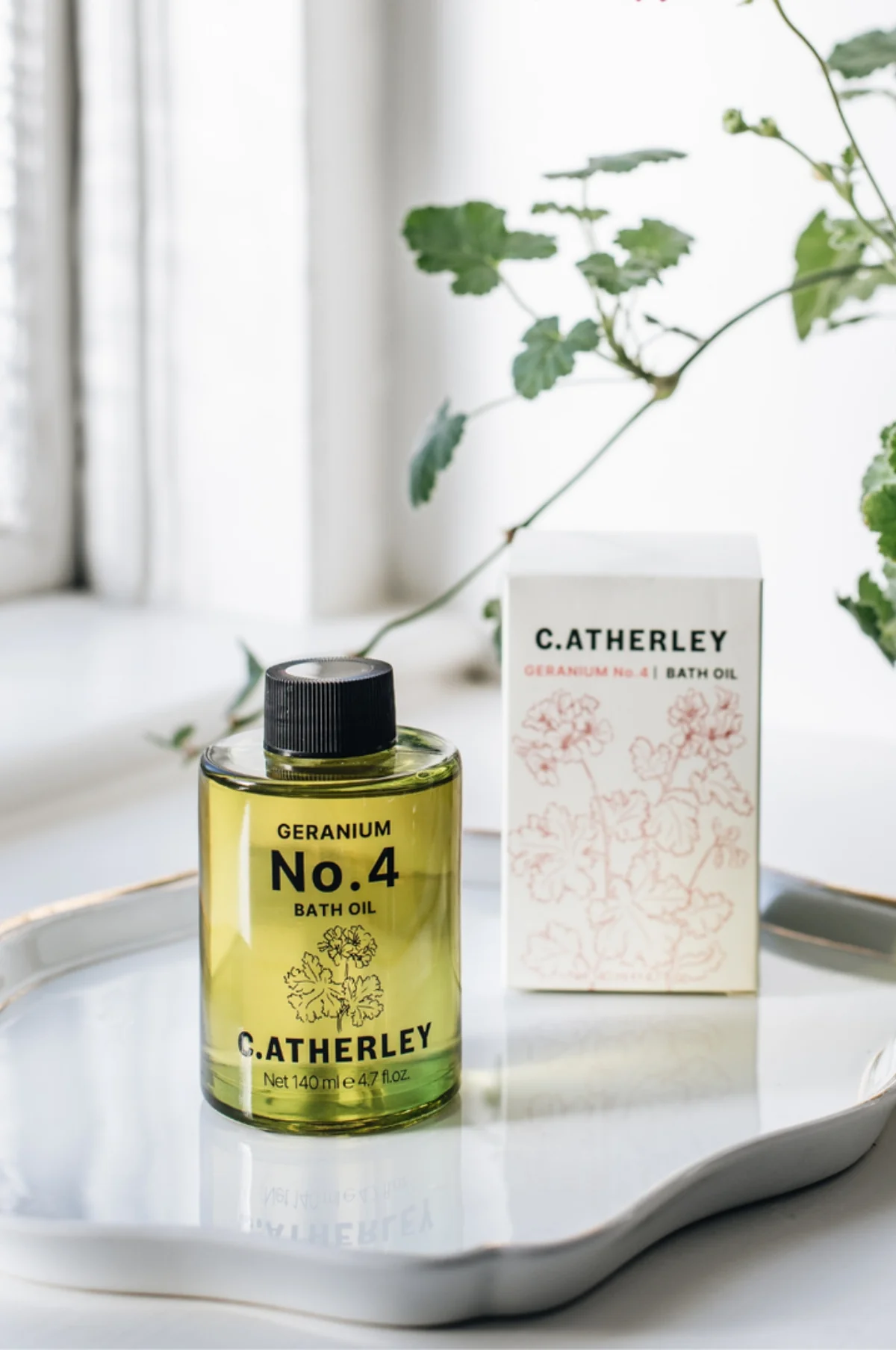 Geranium No.04 Bath Oil 140ml - Image 2