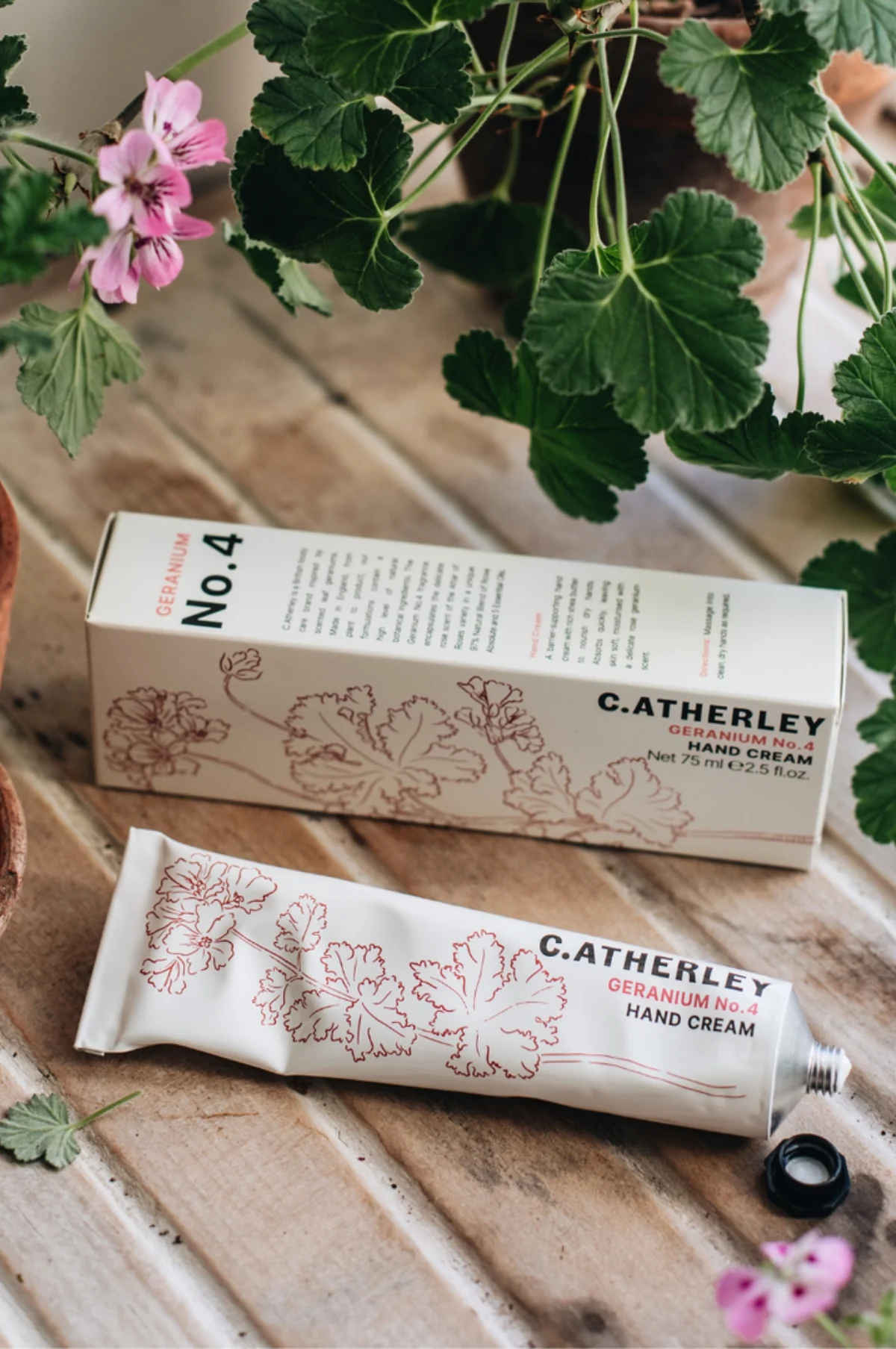 Geranium No.04 Hand Cream 75ml - Image 2