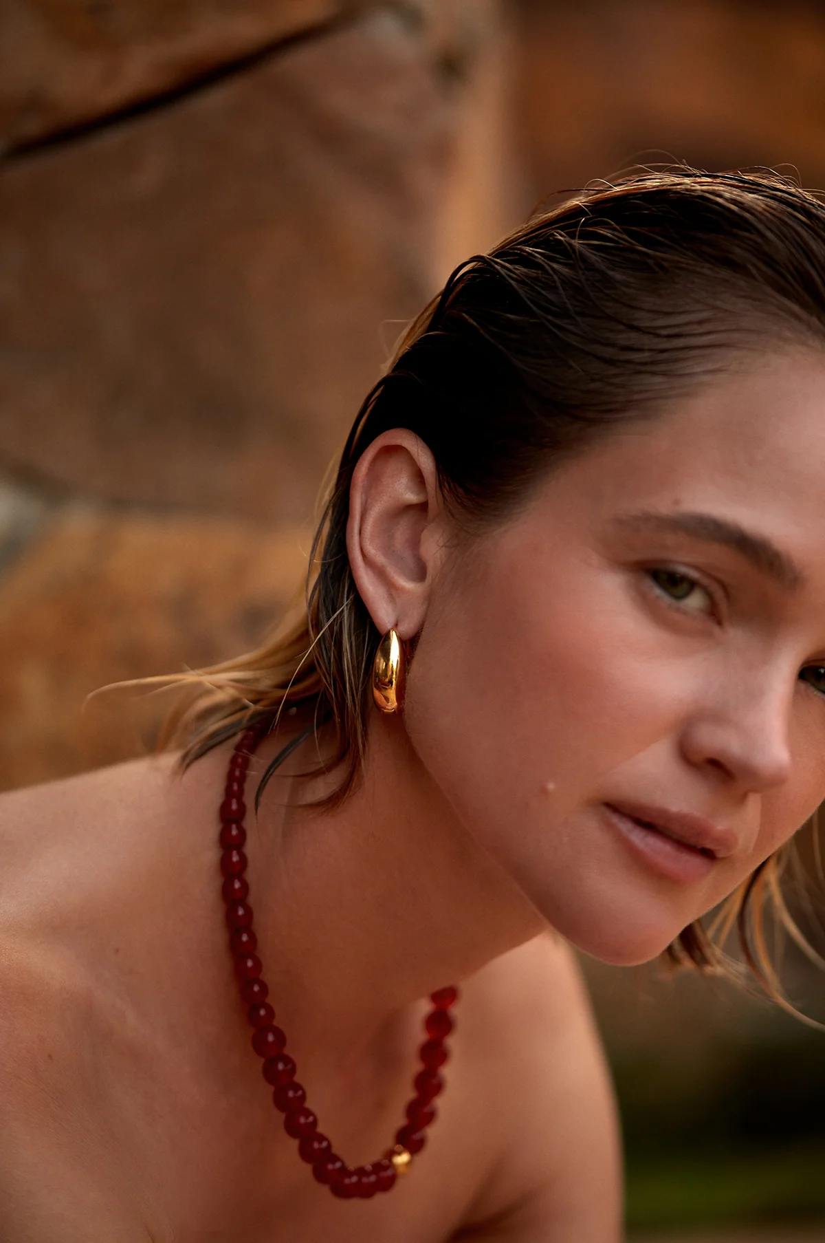 Golden Curve Hoop Earrings Bold - Image 2