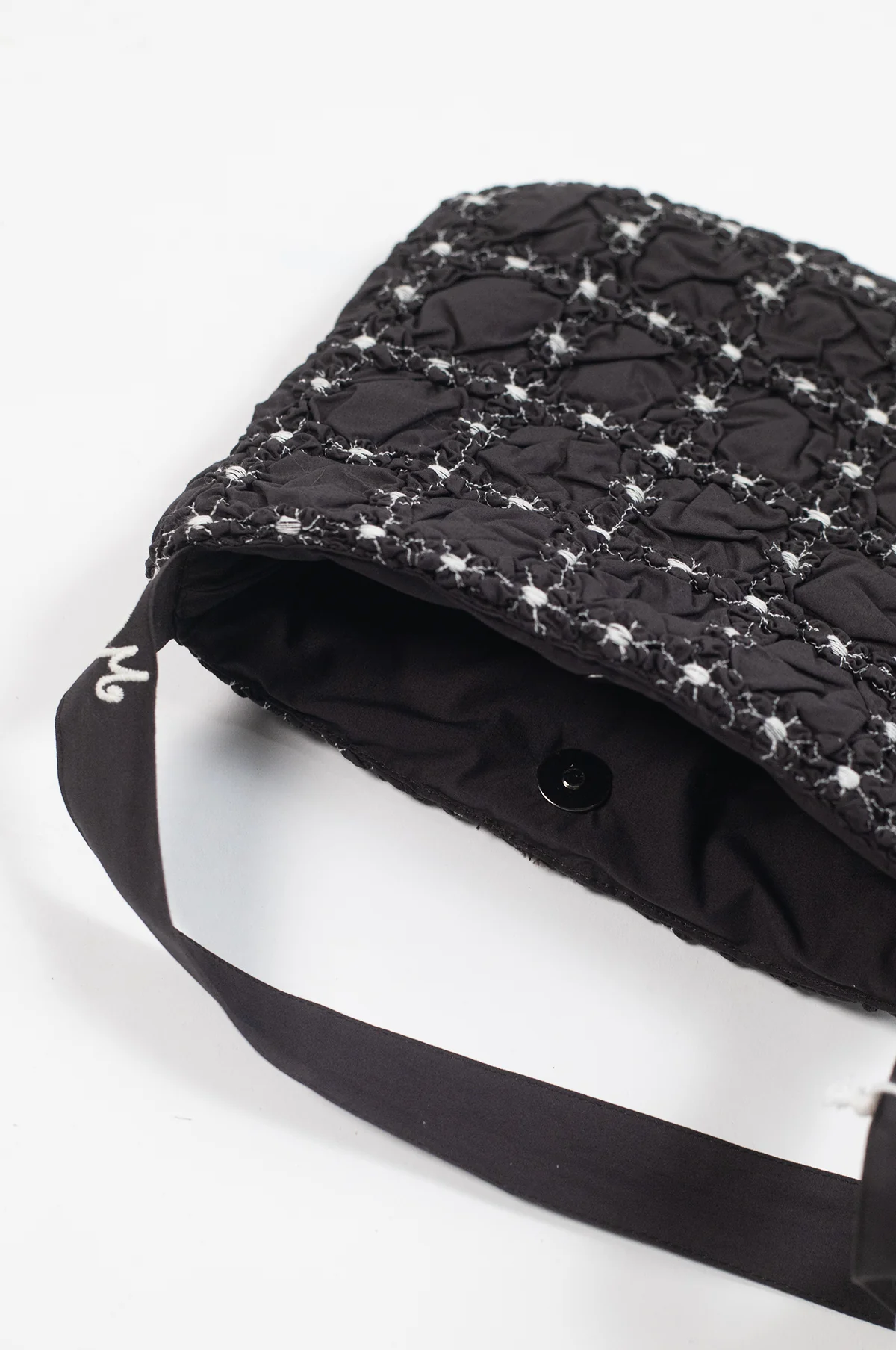 Minnie Shirred Shoulder Bag Black - Image 2