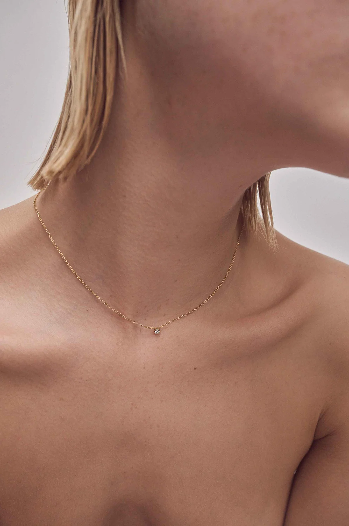Oda Floating Gold Necklace - Image 2