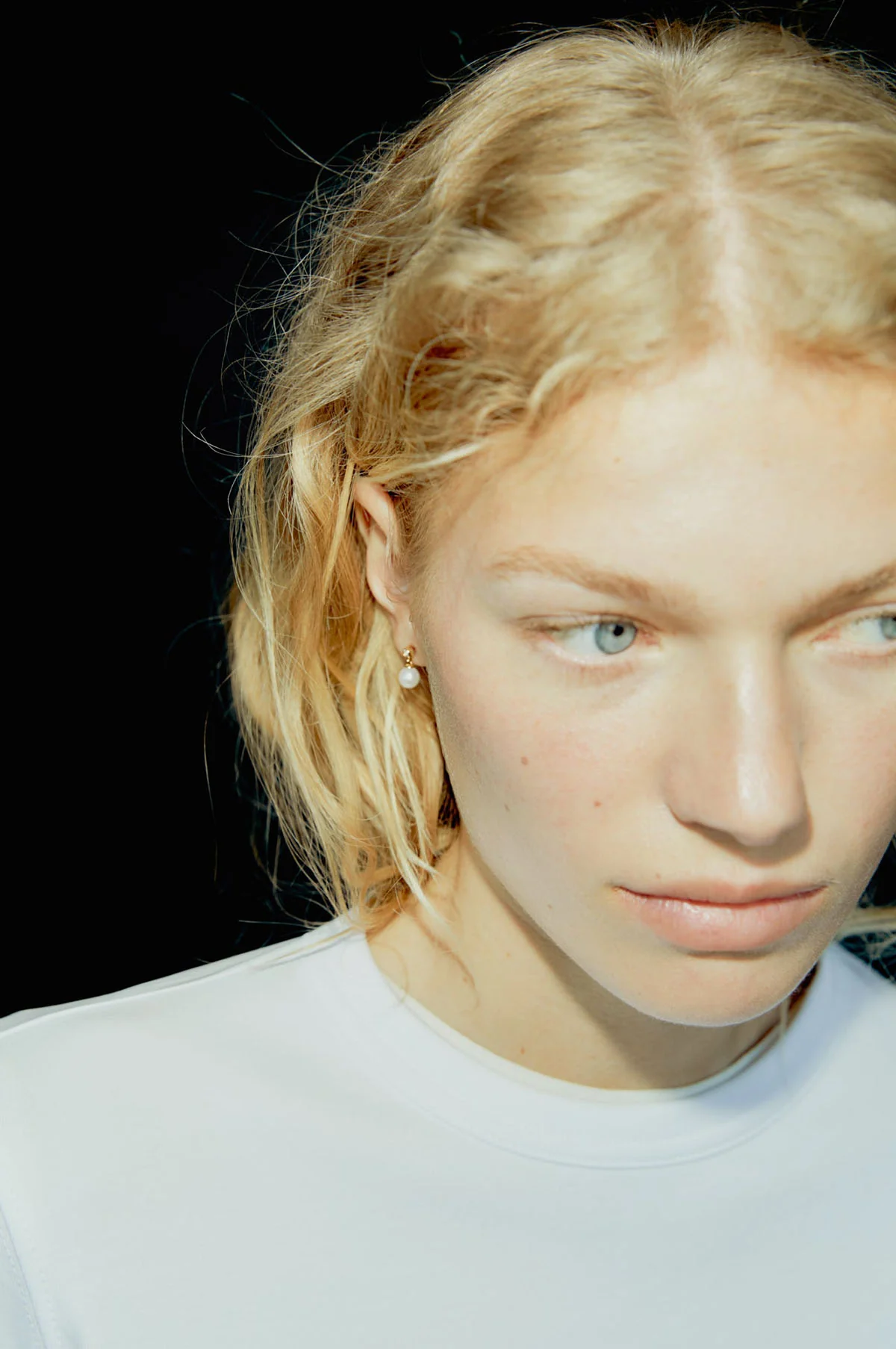 Odile Mini Gold Earrings - Image 2