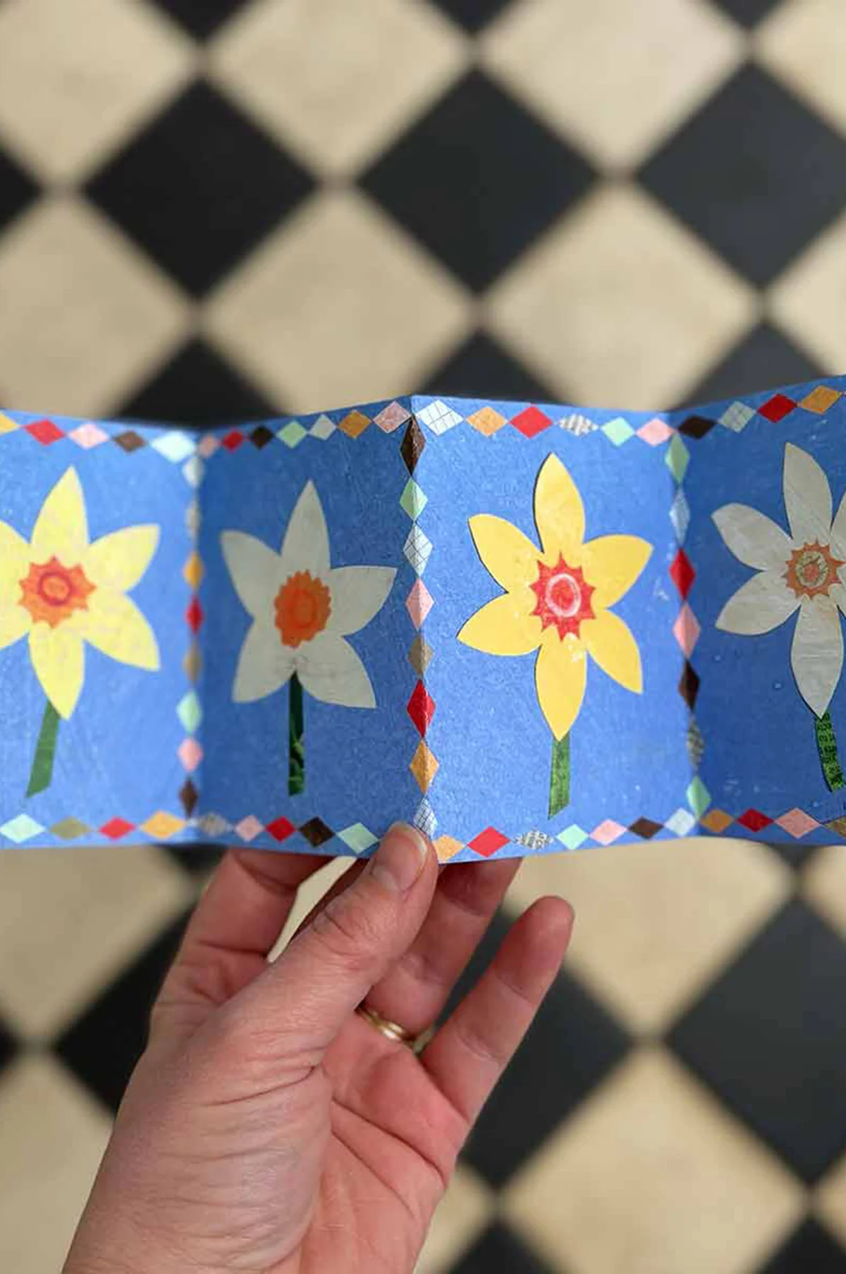 Patchwork Daffodil Concertina Greeting Card - Image 4