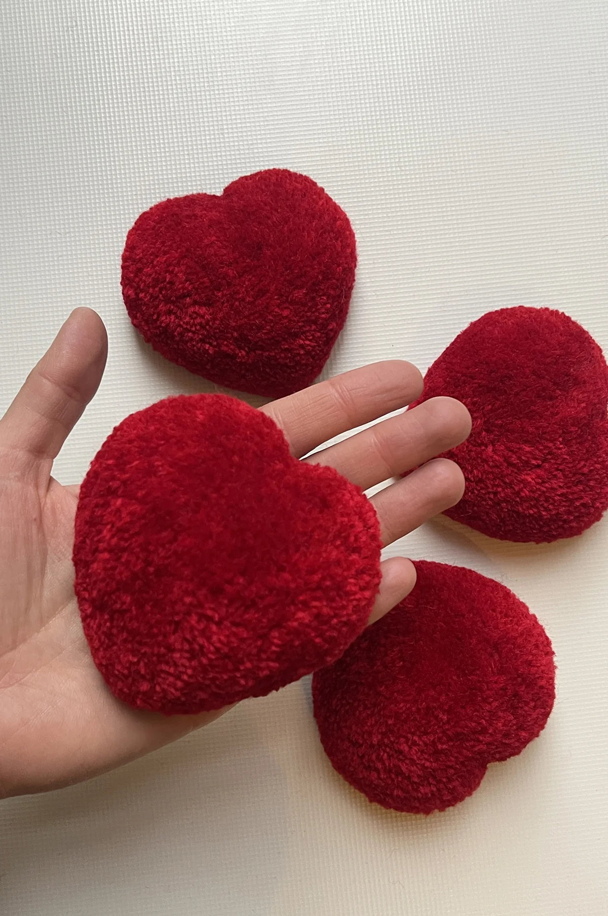 Pompon Heart Red - Image 3