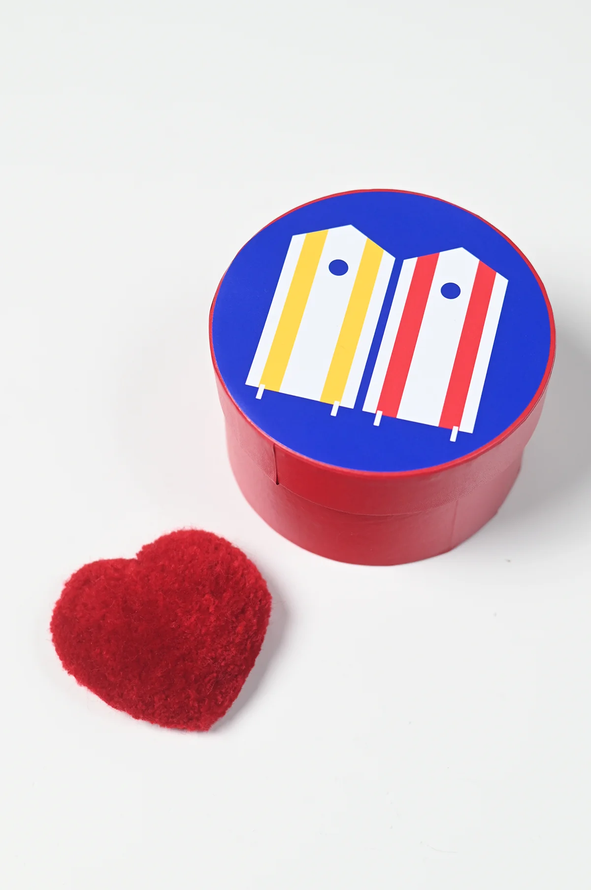 Pompon Heart Red - Image 4