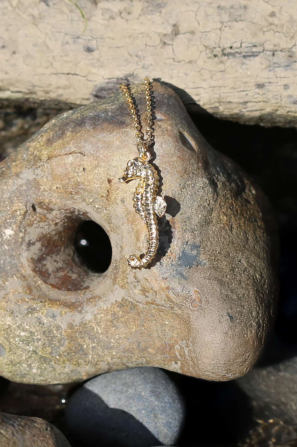 Seahorse Necklace Gold - Image 4