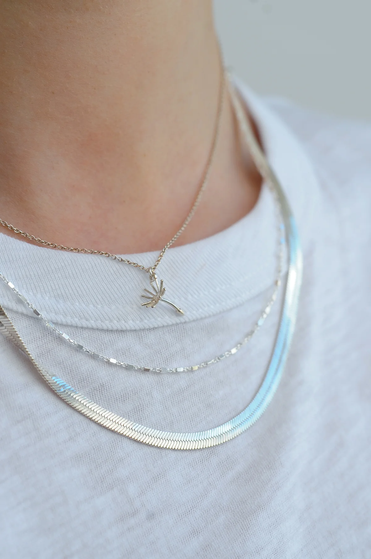 Single Dandelion Fluff Necklace Silver - Image 2