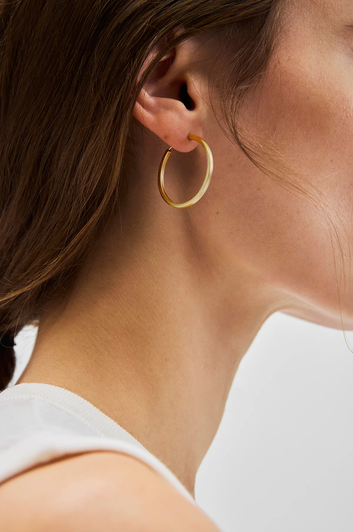 Small Circle Line Gold Hoop Earrings - Image 2