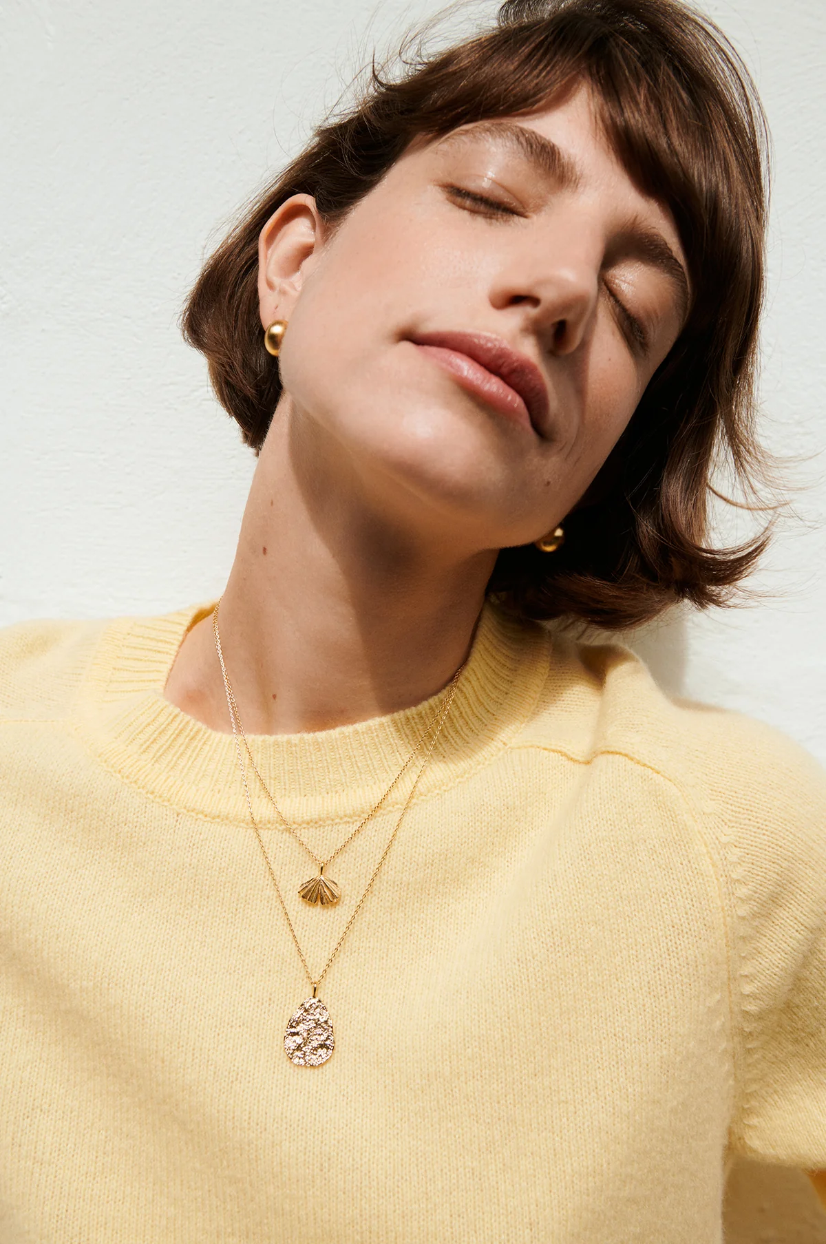 Small Echo Gold Hoop Earrings - Image 3
