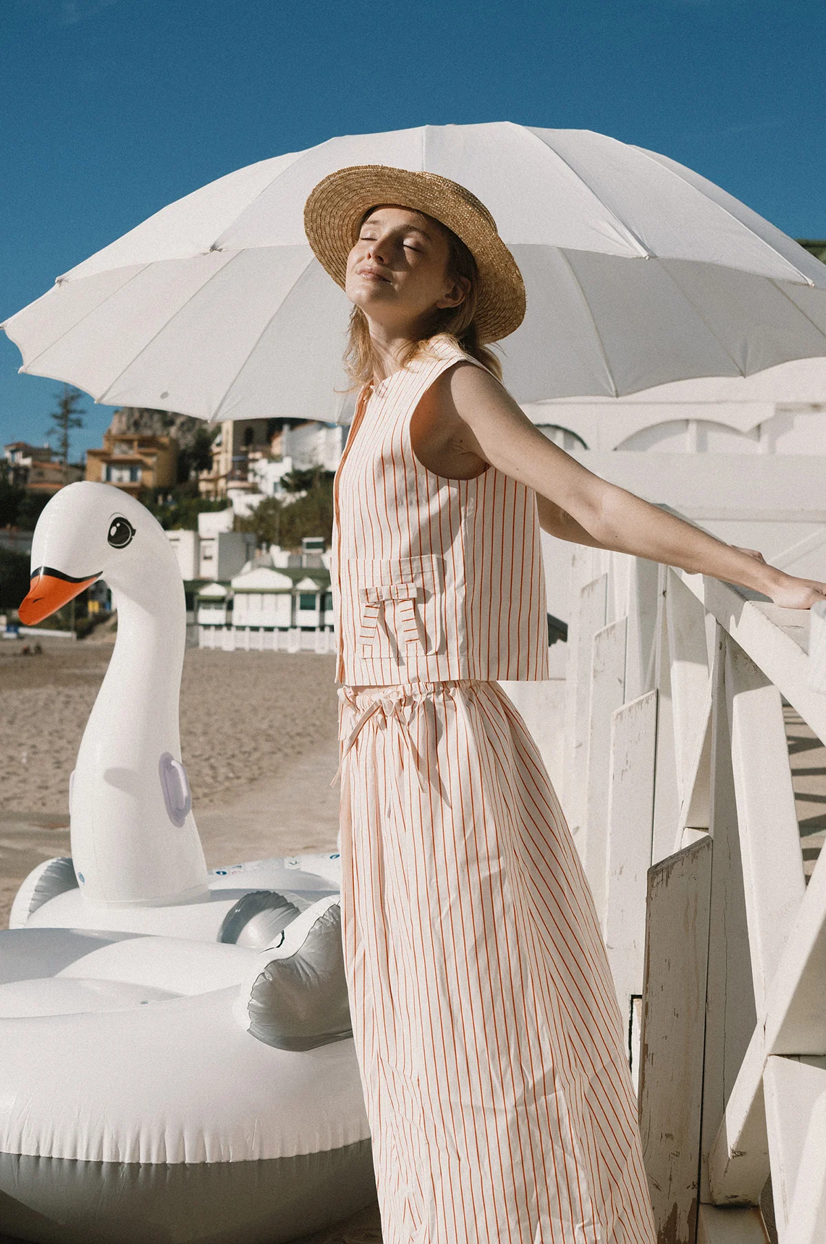Thin Stripes Bow Vest Off-White - Image 3