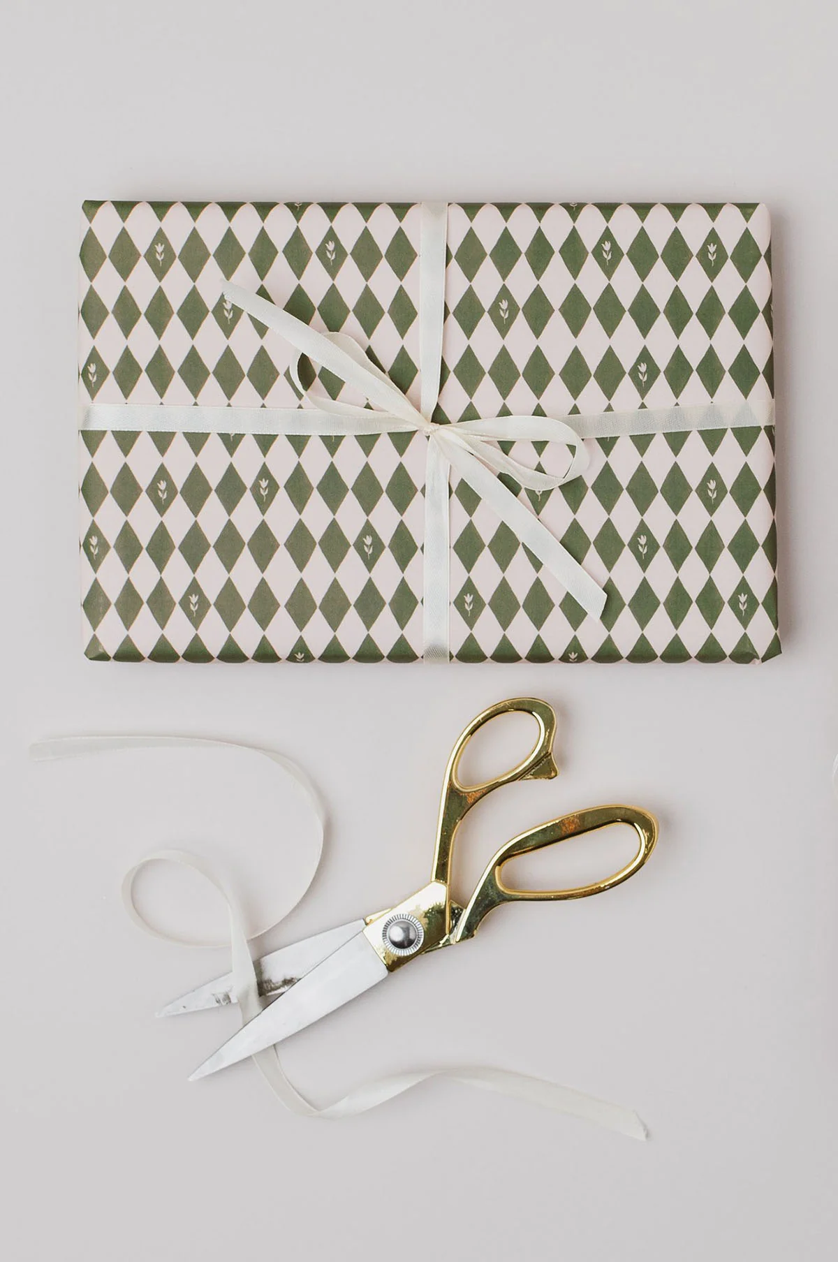 Tulip Diamond Green Harlequin Wrapping Paper Set of 3 Sheets - Image 2