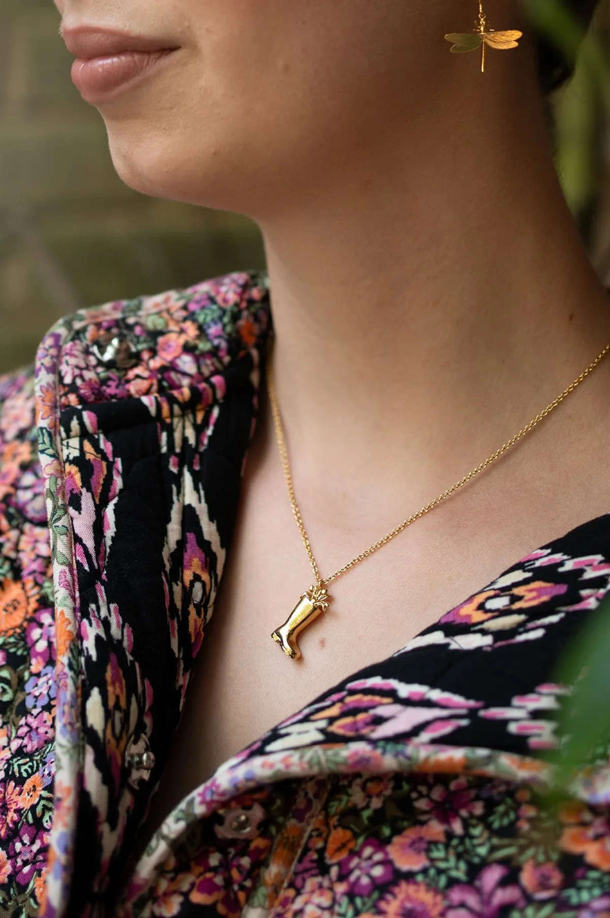 Tulip Filled Wellington Boot Necklace Gold - Image 3